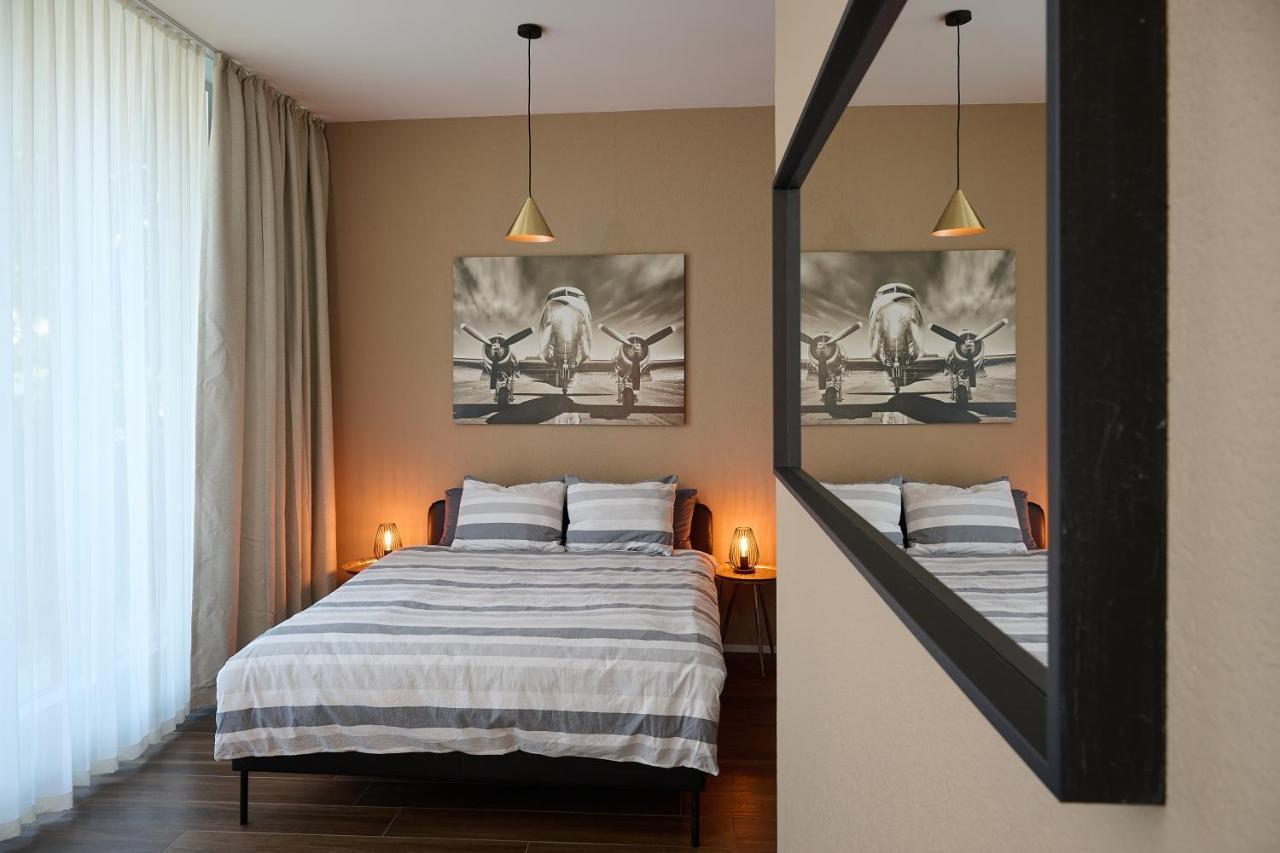Base Apartment *