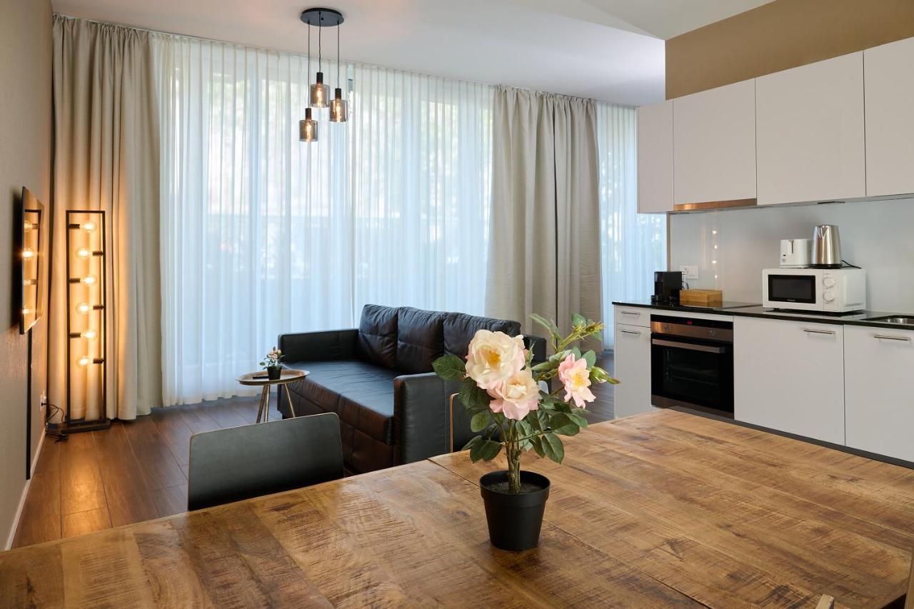 Base Apartment *